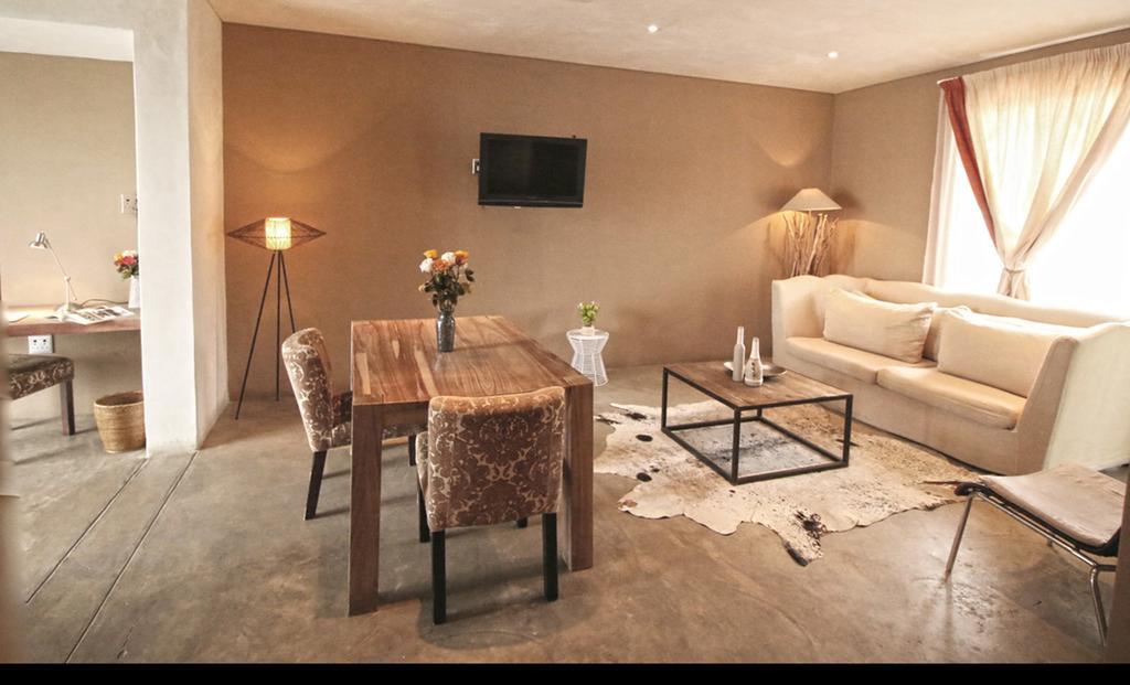 The Village Courtyard Suites & Executive Apartment Windhoek Eksteriør billede