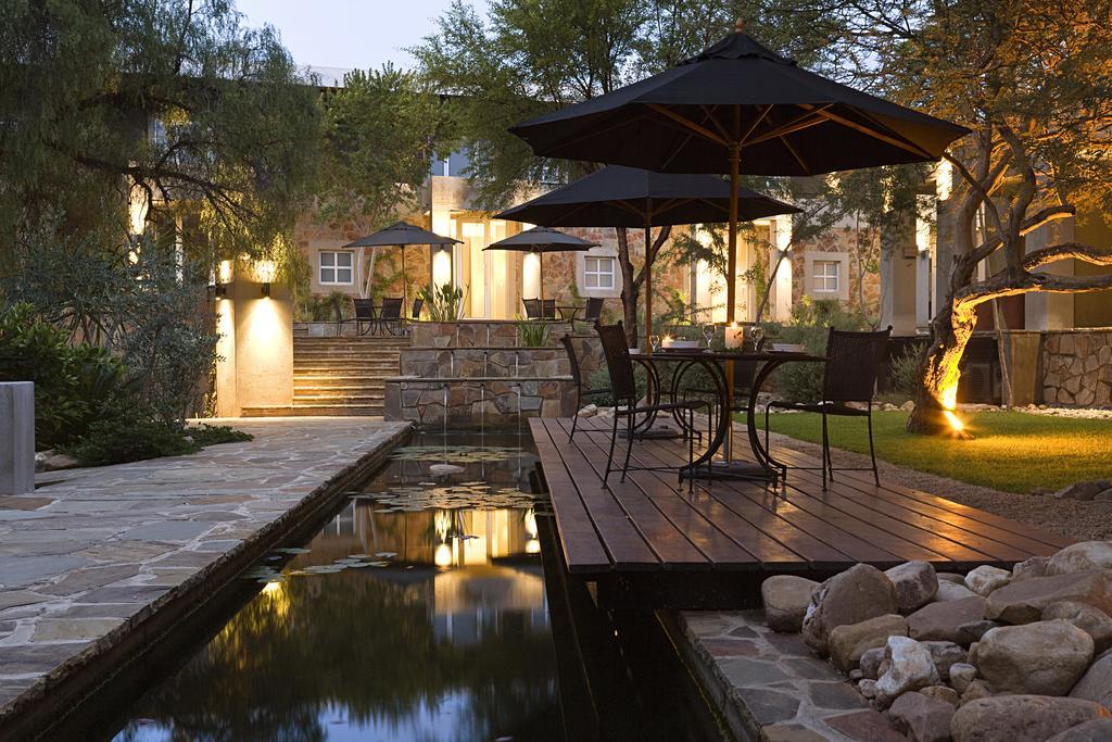 The Village Courtyard Suites & Executive Apartment Windhoek Eksteriør billede
